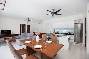 Miami-Style 2BR Pool Villa Janine Kamala