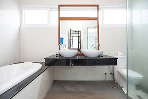 Miami-Style 2BR Pool Villa Janine Kamala