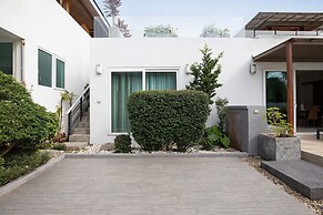 Miami-Style 2BR Pool Villa Janine Kamala