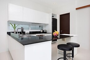 Miami-Style 2BR Pool Villa Janine Kamala