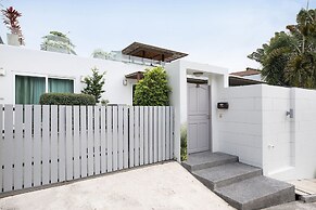 Miami-Style 2BR Pool Villa Janine Kamala