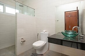 Miami-Style 2BR Pool Villa Janine Kamala