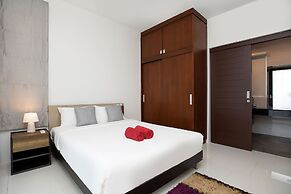 Miami-Style 2BR Pool Villa Janine Kamala