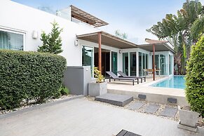 Miami-Style 2BR Pool Villa Janine Kamala