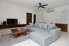 Miami-Style 2BR Pool Villa Janine Kamala