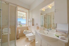 Gemma -hilly Area- Relax With View Lake