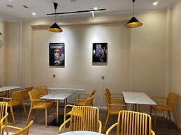 Eagle Town Service Apartment