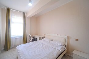 Eagle Town Service Apartment