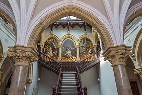 The Florence Suite Stone Cross Mansion