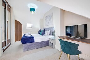 Town Center 4 Bedroom 4 bathroom House