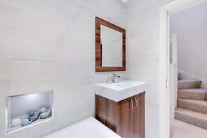 Town Center 4 Bedroom 4 bathroom House