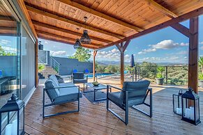 Stunning 2-bed Pool Villa in Skepasti