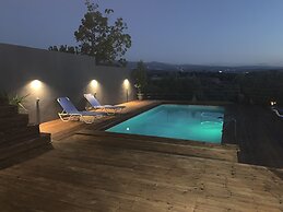Stunning 2-bed Pool Villa in Skepasti