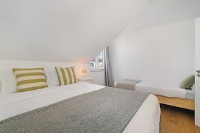 Modern Lisbon Apartments by SoulPlaces