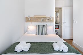 Modern Lisbon Apartments by SoulPlaces