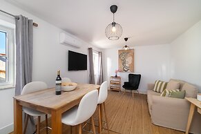 Modern Lisbon Apartments by SoulPlaces