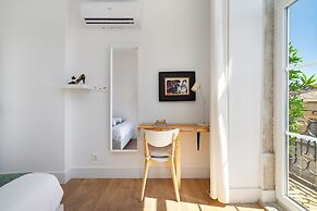 Modern Lisbon Apartments by SoulPlaces