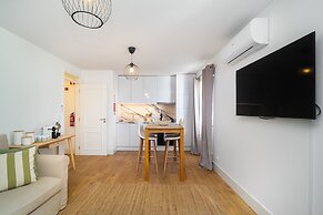 Modern Lisbon Apartments by SoulPlaces