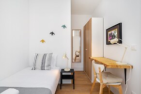Modern Lisbon Apartments by SoulPlaces
