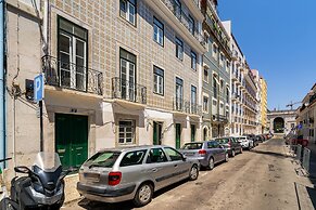 Modern Lisbon Apartments by SoulPlaces
