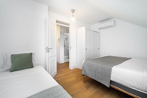 Modern Lisbon Apartments by SoulPlaces