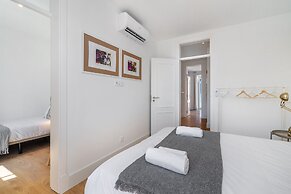 Modern Lisbon Apartments by SoulPlaces