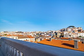 Modern Lisbon Apartments by SoulPlaces