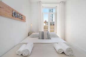 Modern Lisbon Apartments by SoulPlaces