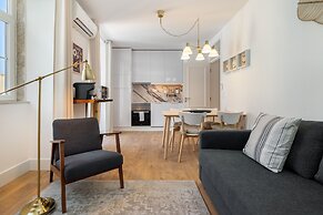 Modern Lisbon Apartments by SoulPlaces