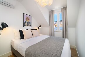 Modern Lisbon Apartments by SoulPlaces
