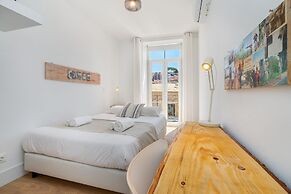 Modern Lisbon Apartments by SoulPlaces