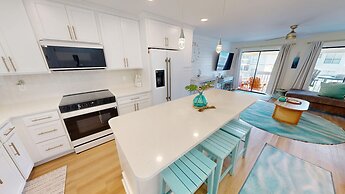 SPC3209 is an upstairs 2 BR with Canal Views by RedAwning