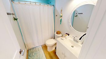 SPC3209 is an upstairs 2 BR with Canal Views by RedAwning