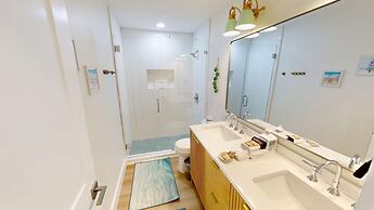 SPC3209 is an upstairs 2 BR with Canal Views by RedAwning