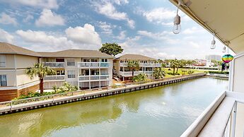 SPC3209 is an upstairs 2 BR with Canal Views by RedAwning