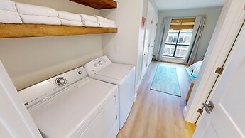 SPC3209 is an upstairs 2 BR with Canal Views by RedAwning