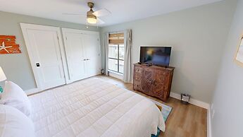 SPC3209 is an upstairs 2 BR with Canal Views by RedAwning