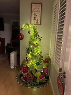 Twin Ponds Retreats 4 Bedroom Retreat by RedAwning