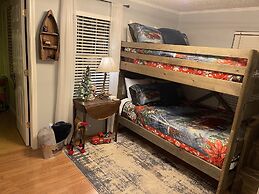 Twin Ponds Retreats 4 Bedroom Retreat by RedAwning