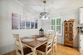 Twin Ponds Retreats 4 Bedroom Retreat by RedAwning