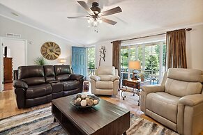 Twin Ponds Retreats 4 Bedroom Retreat by RedAwning