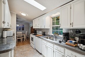 Twin Ponds Retreats 4 Bedroom Retreat by RedAwning