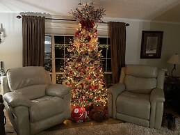 Twin Ponds Retreats 4 Bedroom Retreat by RedAwning