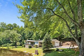 Twin Ponds Retreats 4 Bedroom Retreat by RedAwning