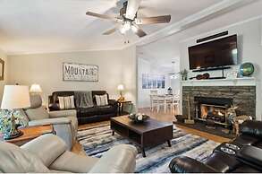 Twin Ponds Retreats 4 Bedroom Retreat by RedAwning