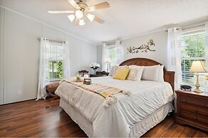 Twin Ponds Retreats 4 Bedroom Retreat by RedAwning