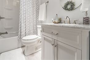 Twin Ponds Retreats 4 Bedroom Retreat by RedAwning