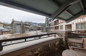 Slopeside Ski-in Ski-out Condo - Zephyr Mountain Lodge Premium-rated 1