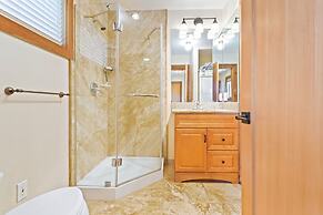 AMAZING VIEWS- MODERN HOME- SH #14 by Bear Valley Vacation Rentals