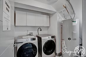 3-storey Home with Beautiful Lake View